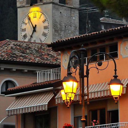 Albergo Meuble Olivi Toscolano Maderno Exterior foto