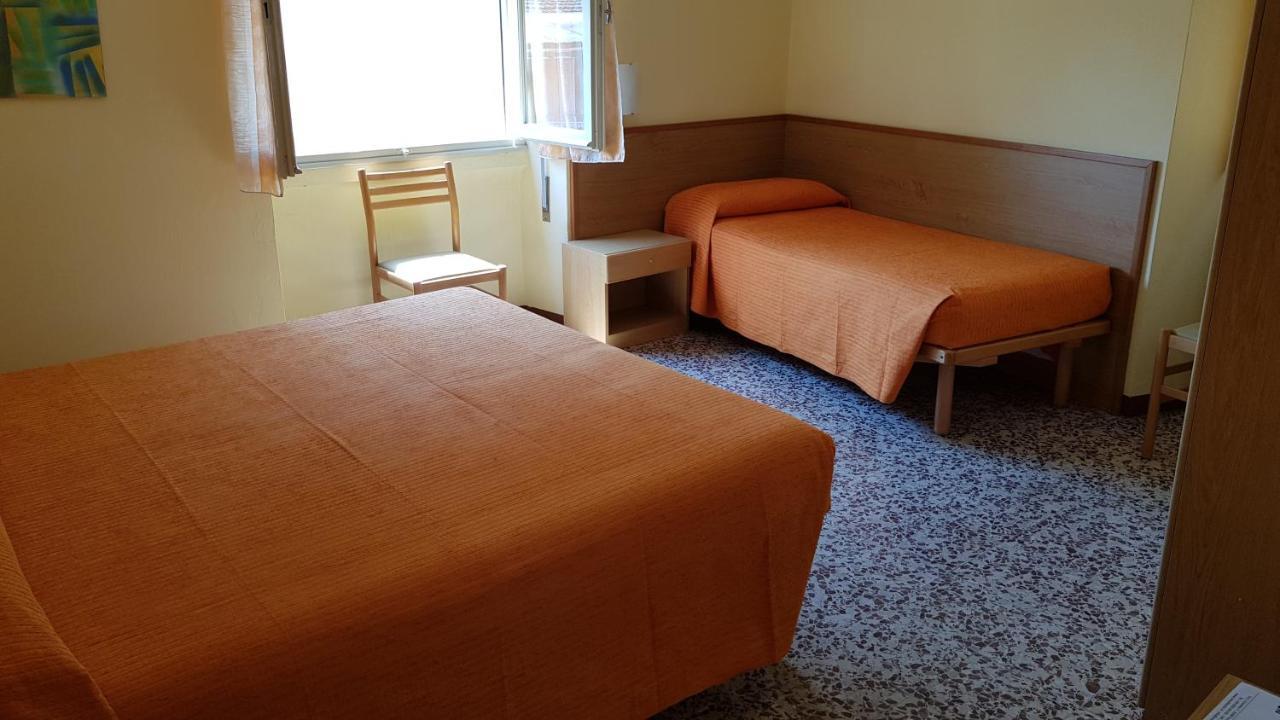 Albergo Meuble Olivi Toscolano Maderno Exterior foto