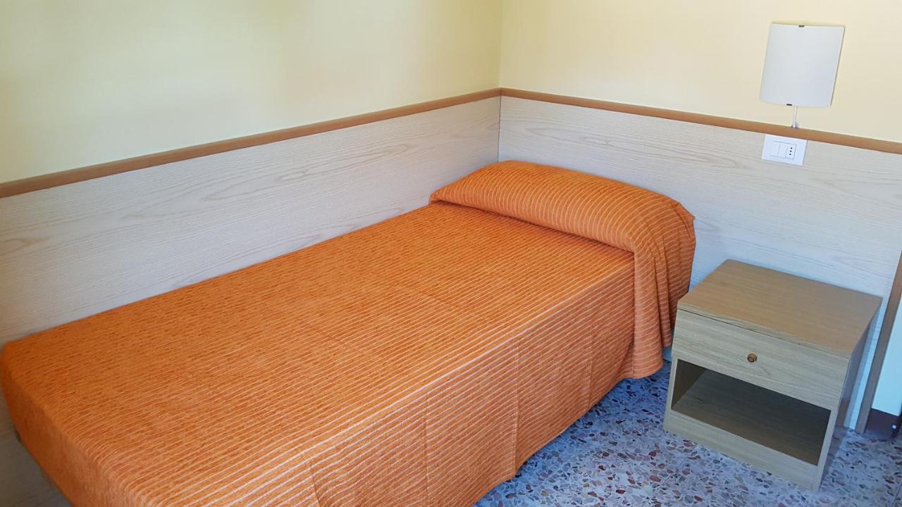 Albergo Meuble Olivi Toscolano Maderno Exterior foto