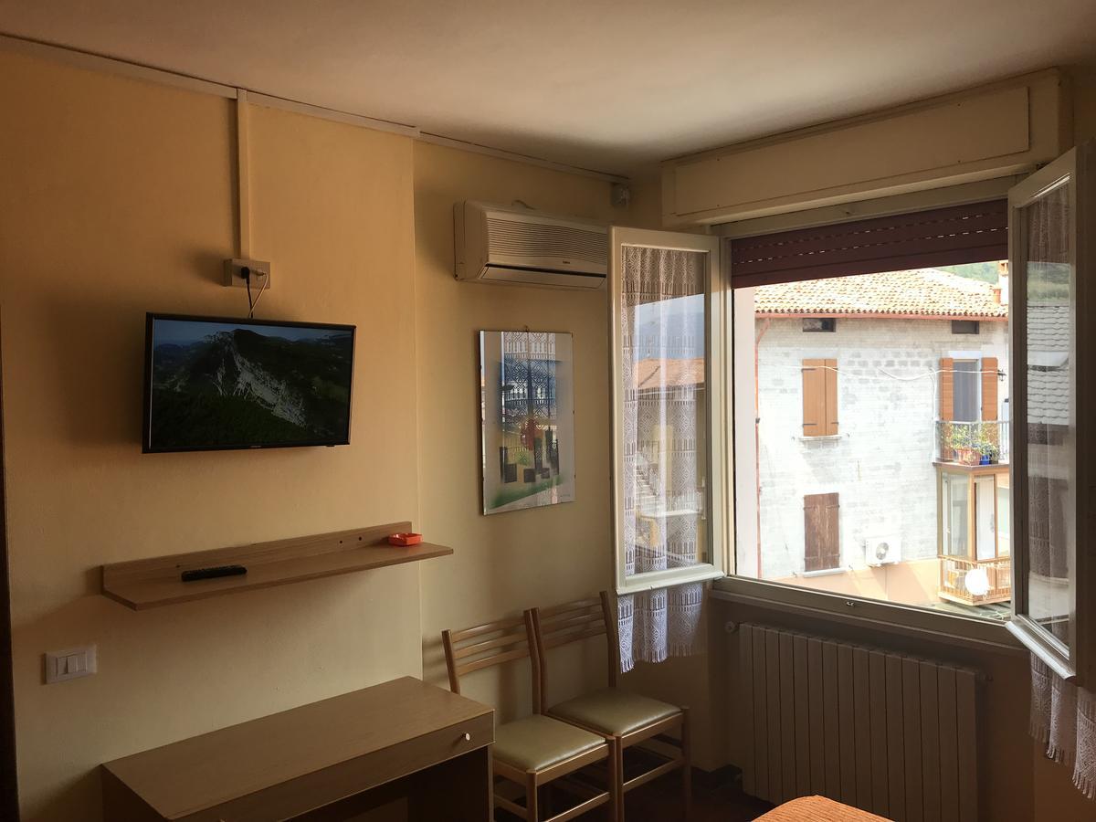 Albergo Meuble Olivi Toscolano Maderno Exterior foto