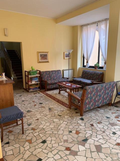 Albergo Meuble Olivi Toscolano Maderno Exterior foto