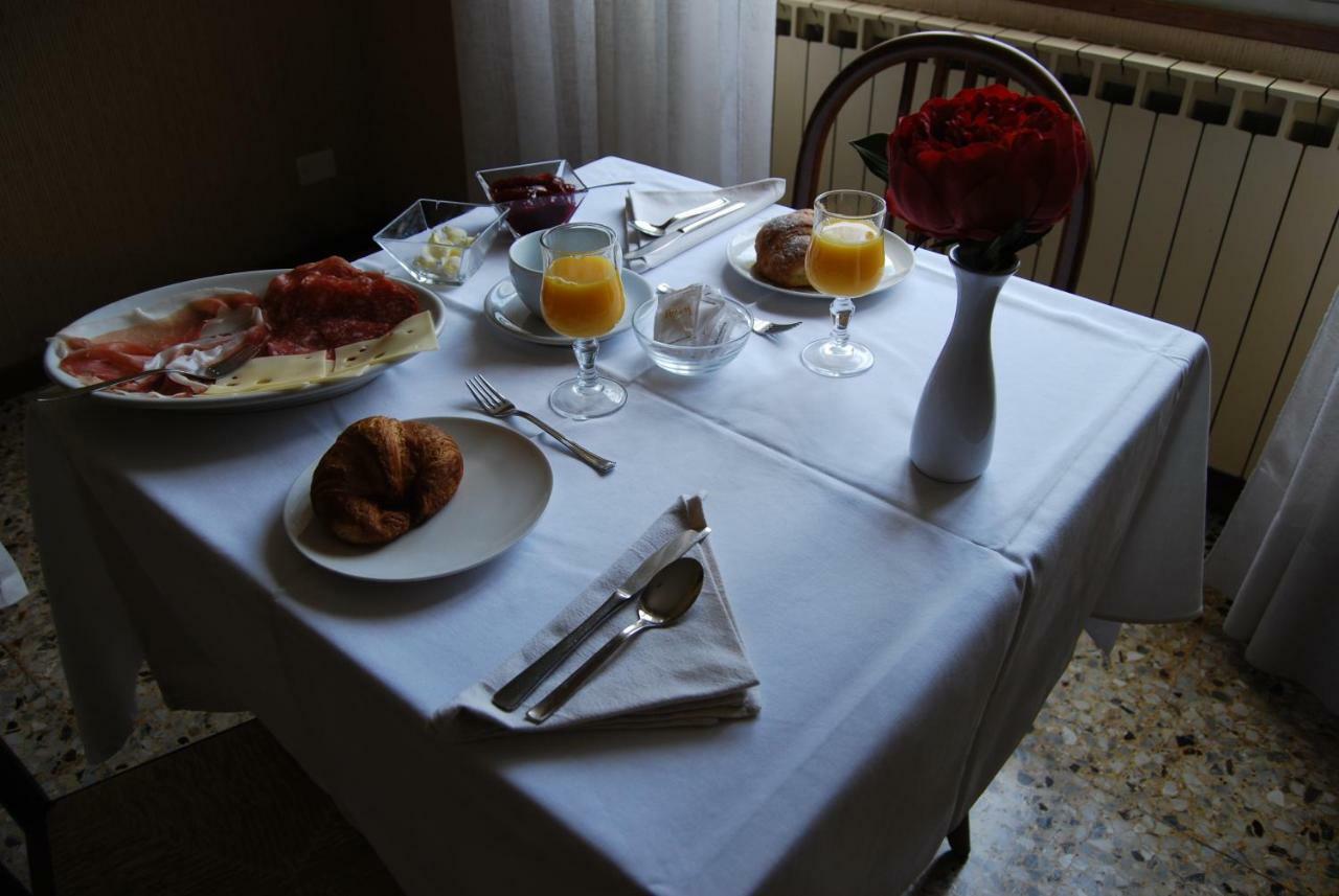 Albergo Meuble Olivi Toscolano Maderno Exterior foto